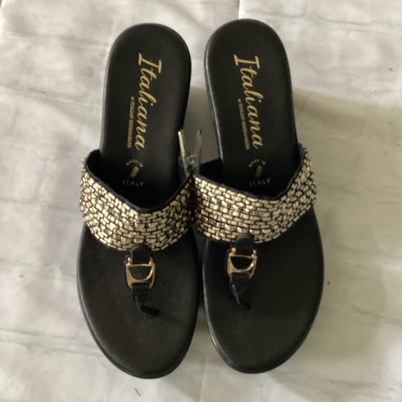 ITALIANA by Italian Shoemakers SANDALS ( Size: 11) Color::Golden Beige) - Picture 1 of 7